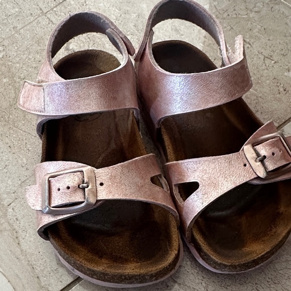 Chic Metallic Pink Kids Sandals - Picture 2 of 7